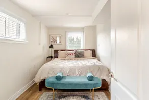 Private house with lake view on the entire floor > Near airport > Super large bed > Private bathroom and kitchen > Not shared - Image 5