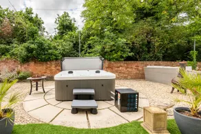 Cotswold Cheltenham, whole house with hot tub - Image 3