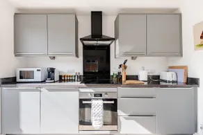 2Bed Cottage 10-min Walk to Town | Parking + Patio - Image 5