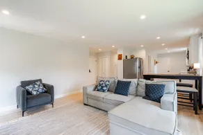 Serenity: Lush 2BR Gem, on 1 acre Silver Spring - Image 2