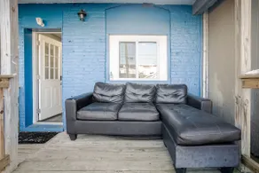 Blue house in Hampden - Image 4