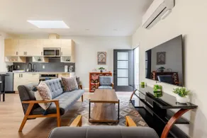 Private Guesthouse 12 Min to Universal with Patio - Image 3
