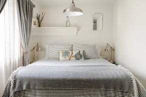 Cozy and Stylish Ballard Apartment - Image 4