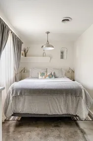 Cozy and Stylish Ballard Apartment - Image 3