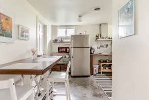 Cozy and Stylish Ballard Apartment - Image 2