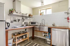 Cozy and Stylish Ballard Apartment - Image 5