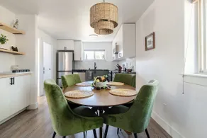 Stylish Cozy bungalow w/ theater - Image 2
