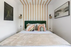Stylish Cozy bungalow w/ theater - Image 3