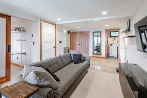 Stylish sanctuary in W Seattle - Image 2