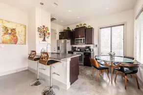 Your Little House in Austin - Image 2