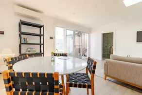 Spacious 1 bedroom guesthouse - Image 5