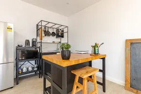 Spacious 1 bedroom guesthouse - Image 2