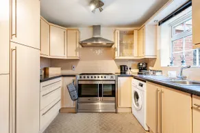 Norwich 3BR Home Sleeps 8, 2.5 Baths, Gden, Prkg - Image 4