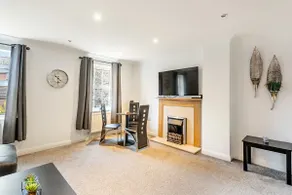 Norwich 3BR Home Sleeps 8, 2.5 Baths, Gden, Prkg - Image 3