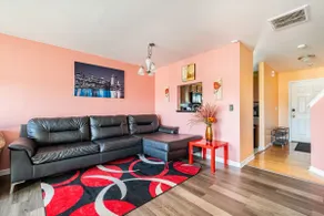 Beautiful 2BR 2.5 Bath Townhome Getaway. - Image 3
