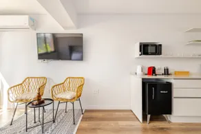 King | Smart TV | Self Check-In | A/C - Image 4