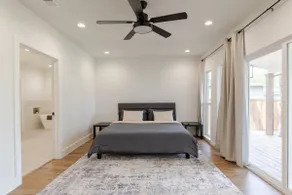 Spacious family/group retreat near downtown - Image 4