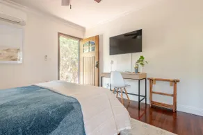 Private Entrance Suite Kensington | Walk to Cafés - Image 2