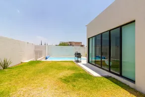 One-story house with garden and pool Querétaro - Image 3