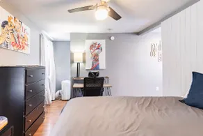 Spacious Home near Arsenal Park l High Speed WiFi - Image 2