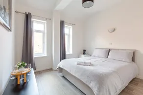 1-Bed Apartment Near Town Centre |Private Parking - Image 3