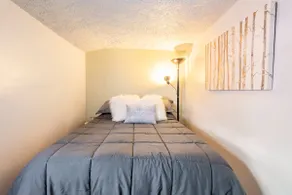Spring Street Bungalow - Image 3