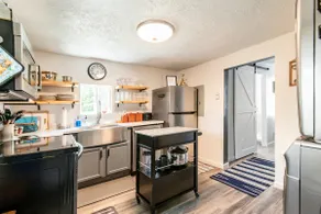 Spring Street Bungalow - Image 5