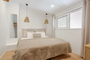 Charming Vineyard Guesthouse Les Maurins - Image 4