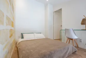 Charming Vineyard Guesthouse Les Maurins - Image 3
