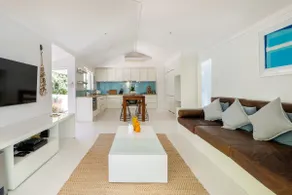 Cott Life - Bright Villa with heated private Pool - Image 3