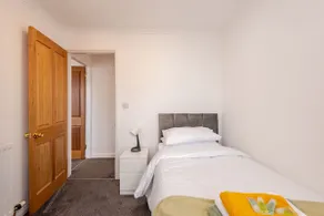 Comber Cozy Home - Image 4