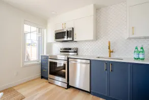 Royal Bay: Coastal Living 2 Bedroom - Image 2