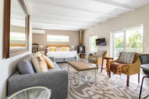 Luxury Apartment with Views of Table Mountain - Image 5