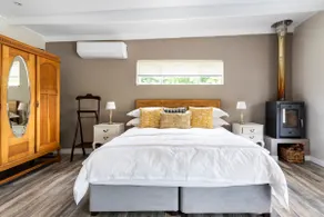 Luxury Apartment with Views of Table Mountain - Image 4