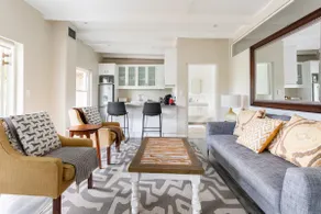 Luxury Apartment with Views of Table Mountain - Image 2