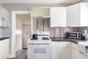 Chic & Central Bungalow with EV Charging - Image 2