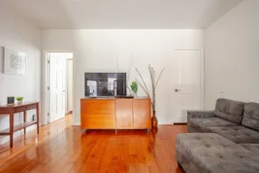 Private Backyard - 2 Bedrooms Close to City - Image 2