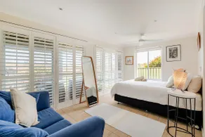 Charming spacious garden apartment. Close to beach - Image 4