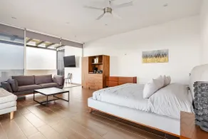 Master suite with private Jacuzzi and spectacular view - Image 4
