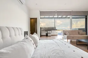 Master suite with private Jacuzzi and spectacular view - Image 5