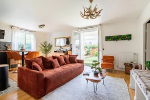Cosy themed Disney home with garden - Image 3