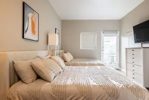 Beachside 2BR/2BA in Santa Monica | Walk to Pier - Image 4