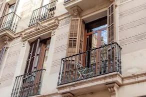Comte Borrell by Honest Rentals - Image 4