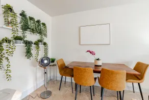 Bright & Airy 2BR in West Palm–Near Beach & Shops - Image 2
