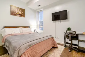 2br Urban Oasis: Near Med Dist, & Dtwn - Image 3