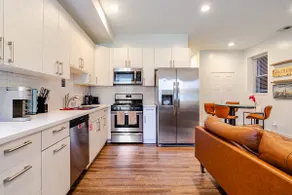 2br Urban Oasis: Near Med Dist, & Dtwn - Image 4