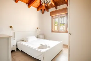 Marine Cottage - Image 2