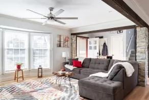 Modern Retreat. Hot Tub 15 mins to downtown - Image 4