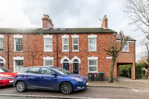 Impressive 4 Bed House Sleeps 8 Private Parking, Fast WiFi 2x Smart TVs Netflix & Foosball, Business Travellers Relocaters Leisure Welcome - Image 2