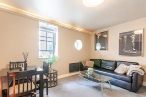 Temple Bar (2/Bed). Location! Location! Location! - Image 5